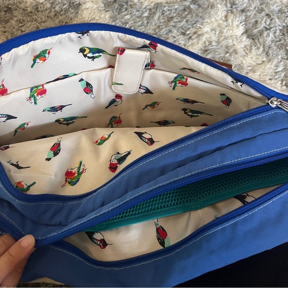 SOLD Vera Bradley go anywhere carry on bag - Picture 6 of 7